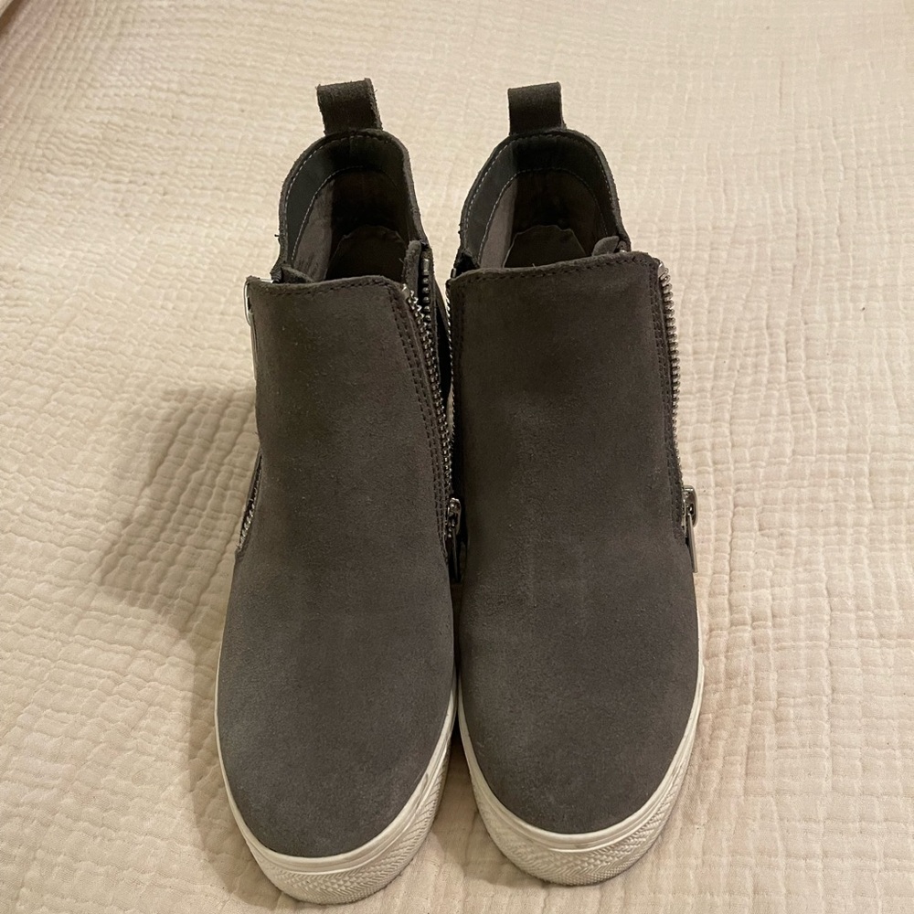 Cute suede, Steve Madden wedgie